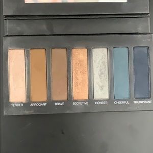 Younique palette 4